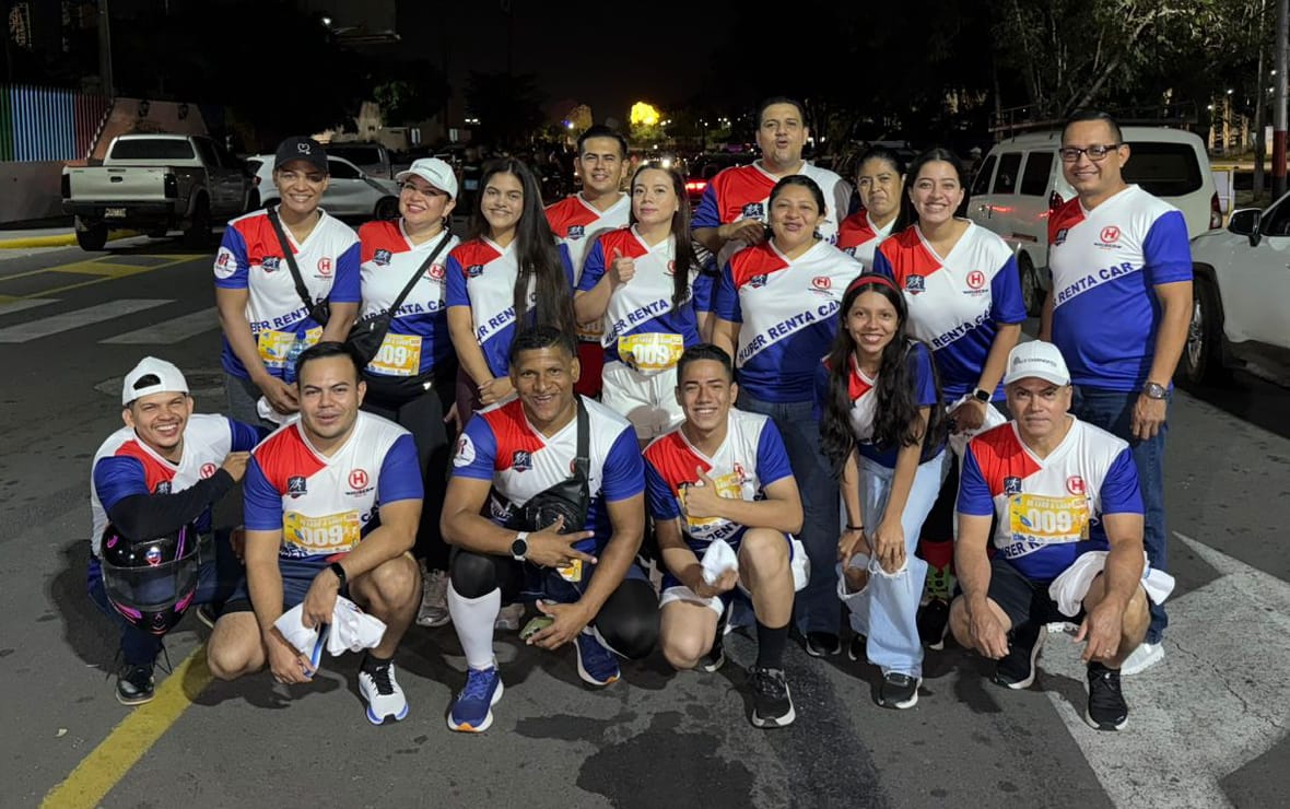 Los Chavorrukos group at a running event