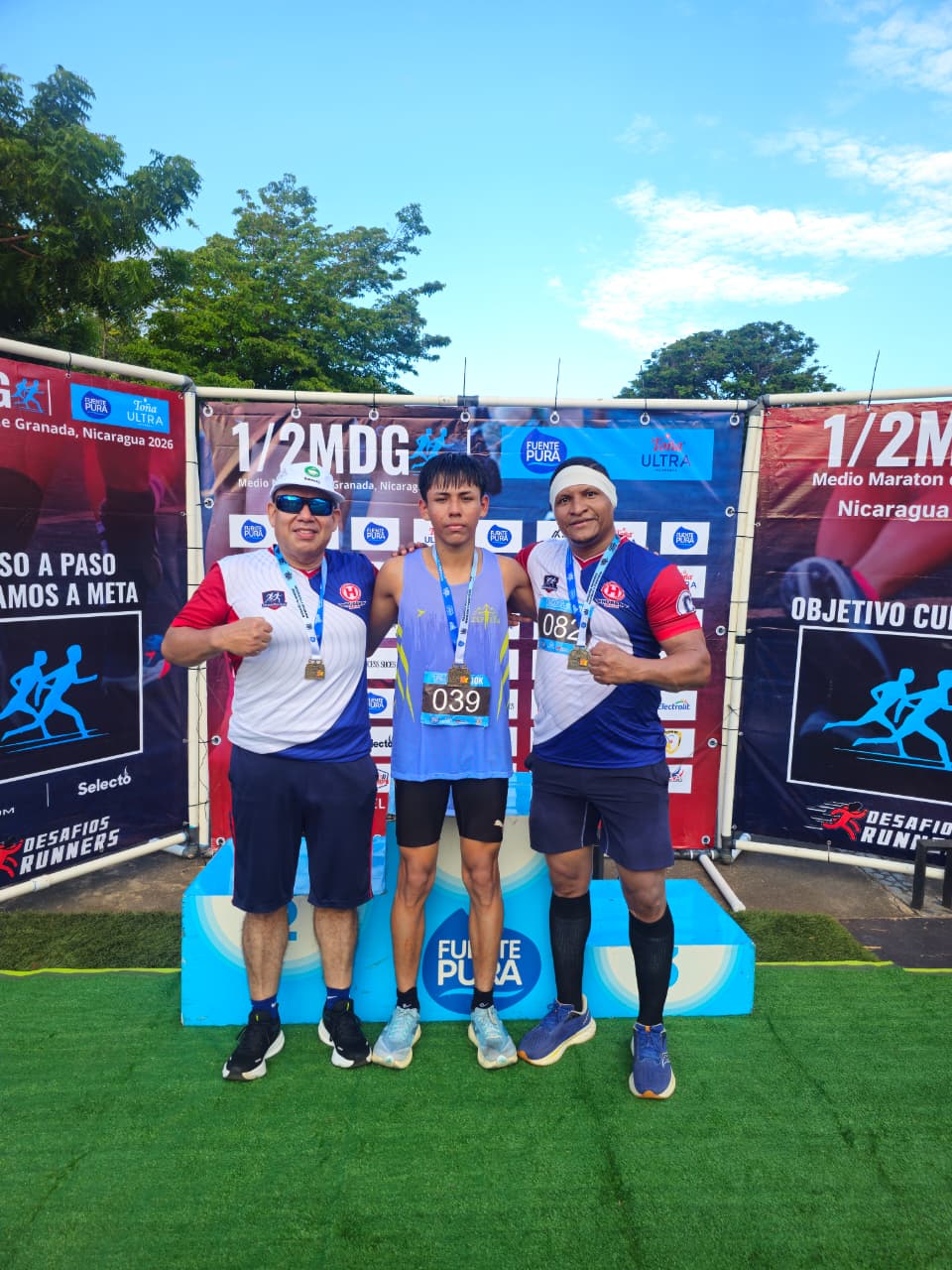 Los Chavorrukos runners with medals
